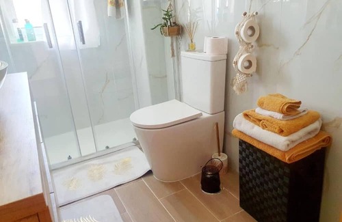 Belinho House | Holiday Home 'Grace House - Casa Inteira' with Mountain View, Private Terrace and Wi-Fi