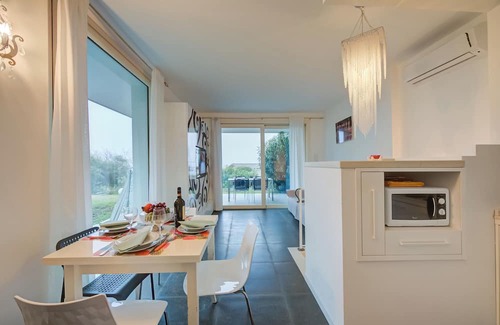 Gaino Apartment | Casa Oleandri with pool and lake view