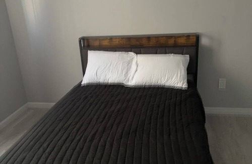 Weequahic Apartment | Superb 2-bedroom apartment in charming Newark with AC, WiFi, dresser