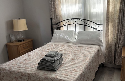 Weequahic Apartment | Superb 2-bedroom apartment in charming Newark with AC, WiFi, dresser