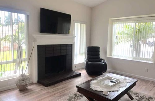Camarillo House | Comfortable 2-bedroom house with dedicated office space in serene Camarillo