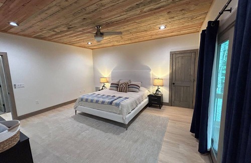 Andrews Cabin | Big Foot Lodge Luxury Mountain Retreat Nestled in Nantahala Snowbird Mountains