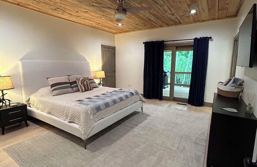 Andrews Cabin | Big Foot Lodge Luxury Mountain Retreat Nestled in Nantahala Snowbird Mountains