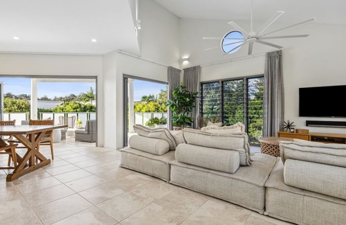 Cabarita Beach House | Cypress Cnr - Beachside holiday home
