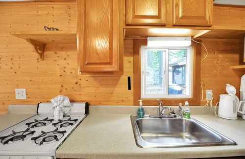 Gouldsboro Cabin | NEW LISTING! Cozy Pocono Retreat by Eagle Lake- Relax & Unwind by RedAwning