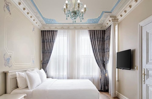 Sultanahmet House | White Mansion on Historical Peninsula 4 x 4 Hammam Sauna Kitchen Winter Garden