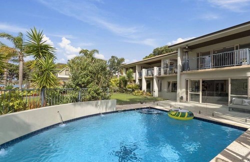 Auckland House | Large family house on waterfront
