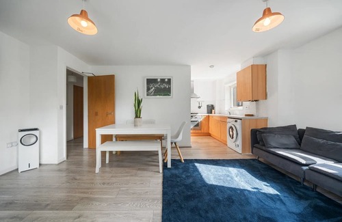 Southwark Apartment | Clean, bright two bedroom flat located in fashionable Camberwell /Peckham