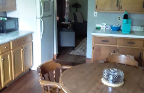 Plainview House | Pleasant 2-bedroom country farm house with AC in Medora. City get-a-way