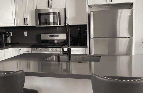 Downtown Phoenix House | 2-bedroom 2 bath modern house mile from Phoenix downtown. Private ground level