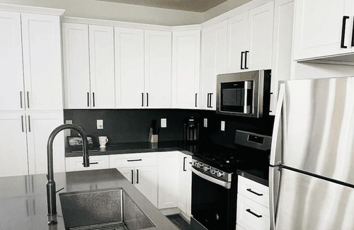 Downtown Phoenix House | 2-bedroom 2 bath modern house mile from Phoenix downtown. Private ground level