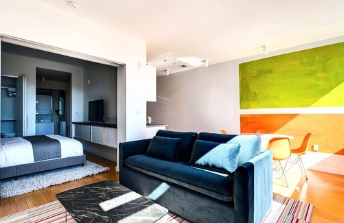 Downtown Apartment | Modern Apt Downtown with Pool - URB-5106