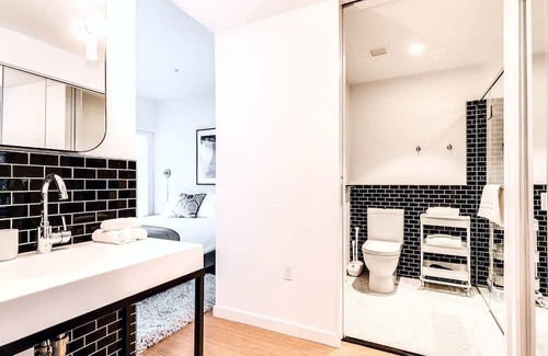 Downtown Apartment | Trendy Apt Downtown - URB-5119