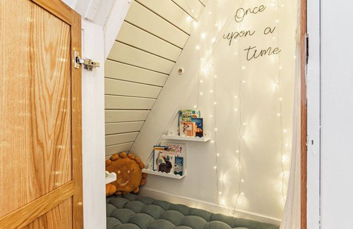 Twin Peaks Cabin | Emerson's Chalet: Family Friendly A-Frame Cabin