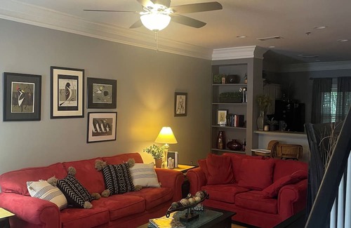 Athens House | Charming 2-bedroom townhome with WiFi, AC in lovely Athens!