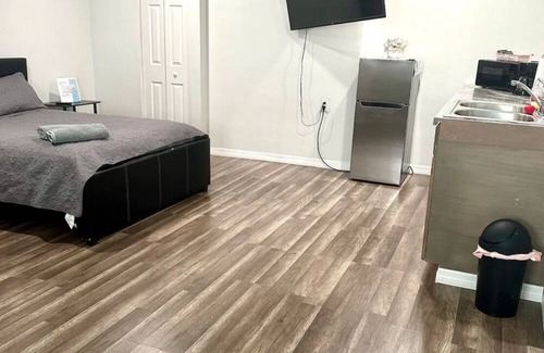 Embassy Hills Apartment | Beautiful studio in family home.free wifi