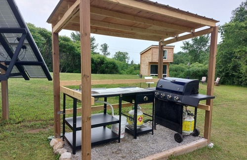 Rideau Lakes Cabin | Relaxing BUNKIE: Glamping with Ocean View & Spa Amenities