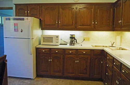 Sugarcreek House | Idyllic Country Acres Retreat with Spacious Backyard & Kitchen