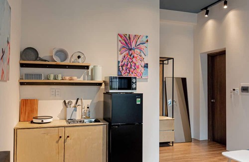 Phu Nhuan Apartment | Relaxing "Amable Home" Near Airport with Free Laundry & Wifi