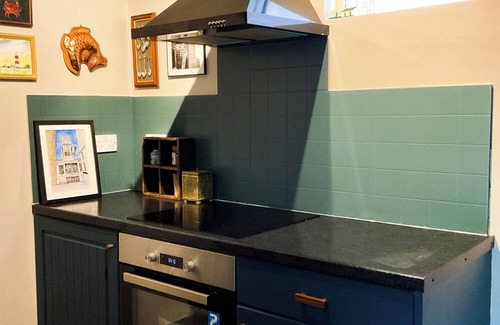 Winterton-on-Sea Cottage | Cozy Coastal Fisherman's Cottage, Steps from Norfolk Beach