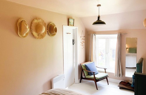 Winterton-on-Sea Cottage | Cozy Coastal Fisherman's Cottage, Steps from Norfolk Beach
