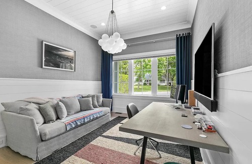 Wainscott House | Modern Farmhouse in Wainscott - Steps to the Beach