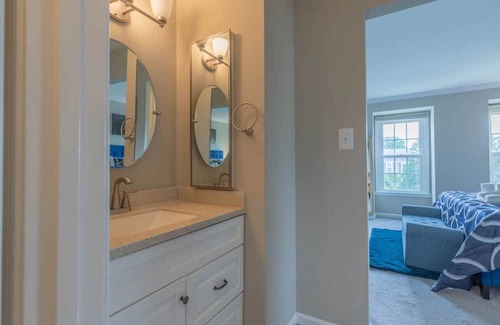 Brambleton House | Modern Home with Cinema, Gym, and Spa Amenities