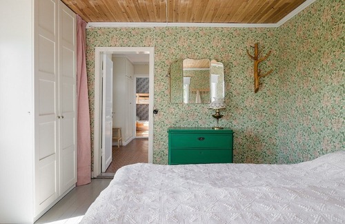 Tun Cottage | Historic 1800s Farmhouse with Ocean View & Spa Amenities