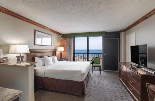 Northeast Virginia Beach Resort | Beachfront Bliss at Va Beach's Prime Quarters This Labor Day