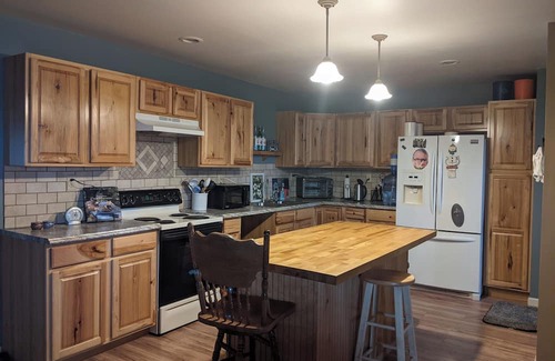 Palestine House | Serenity Ridge: Family Getaway with Breathtaking Views