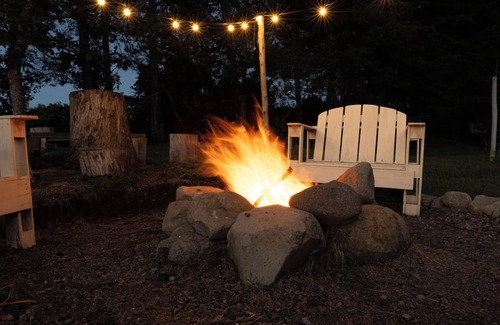 Roble Cottage | Serene Retreat with Scenic Views and Cozy Fireplace