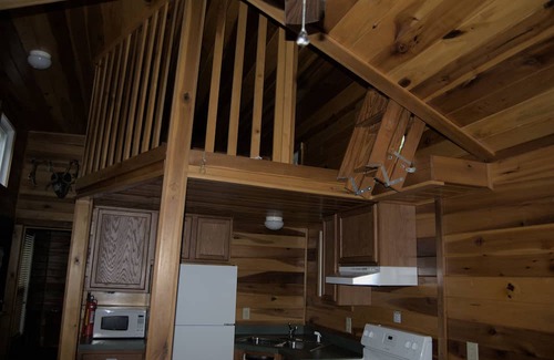 Albany Cabin | Cozy 1 Bedroom Cabin located near Lake Cumberland.