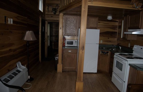 Albany Cabin | Cozy 1 Bedroom Cabin located near Lake Cumberland.