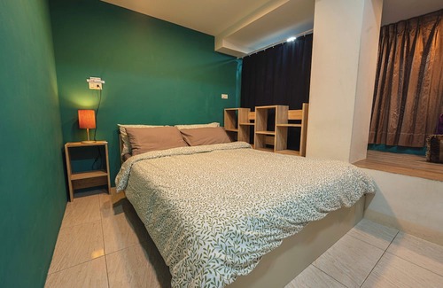 Wanhua Bed & Breakfast | Convenient Stay with Full Kitchen & Free Parking for 6