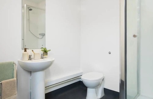 Tottenham Hale Apartment | Budget-Friendly Accommodation in London for Students