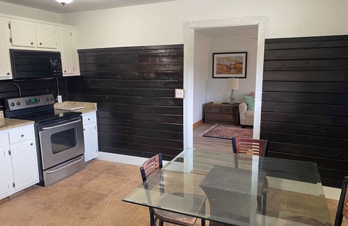 Oxford Cabin | Hurricane Hideaway 5: Family-Friendly Lake View Retreat