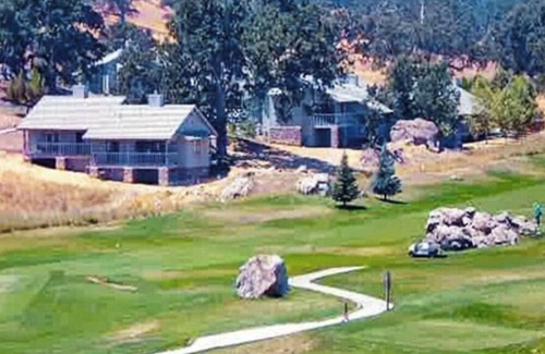 Stallion Springs Resort | Stylish One-Bedroom Unit with Hot Tub & Breakfast Included