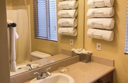 Point Arena Resort | Elegant One-Bedroom Suite with Full Amenities & Breakfast