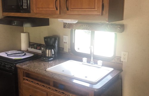 Christina Lake House | Ideal Travel Trailer Steps from Christina Lake Beach