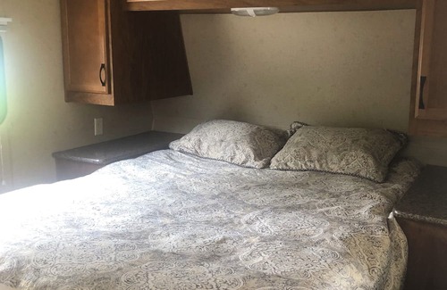 Christina Lake House | Ideal Travel Trailer Steps from Christina Lake Beach