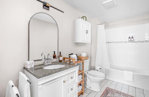 Windsor Park House | Windsor Manor: Ideal Retreat with Spa and Family-Friendly Amenities