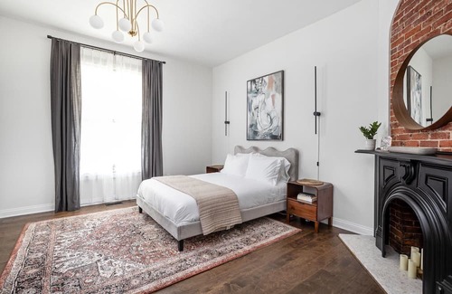 Windsor Park House | Windsor Manor: Ideal Retreat with Spa and Family-Friendly Amenities