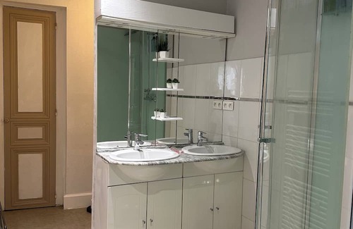 Brive-la-Gaillarde Apartment | Central Apartment with Air Conditioning & Pet-Friendly Amenities
