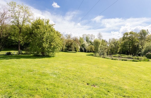 Ennetieres-en-Weppes Villa | Elegant Villa Near Lille with Indoor Pool and Spa