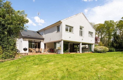 Ennetieres-en-Weppes Villa | Elegant Villa Near Lille with Indoor Pool and Spa