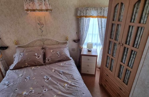 Ingoldmells Cabin | Cozy 2-Bed Cabin with Ocean View in Skegness