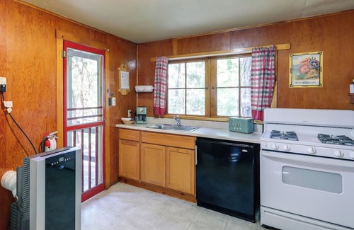 Sedona Apartment | Pet-Friendly Sedona Studio with Hiking Trail and Gas Grill