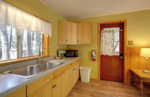 Sedona Cabin | Charming Sedona Cabin with Shared Creek & Fishing Access