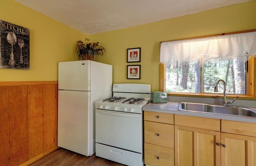 Sedona Cabin | Charming Sedona Cabin with Shared Creek & Fishing Access