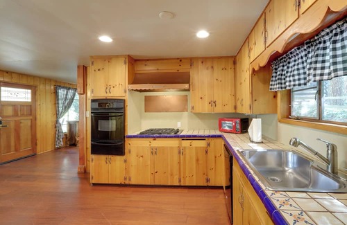Sedona Cabin | Inviting Sedona Cabin: Steps from Hiking & Pet Friendly!